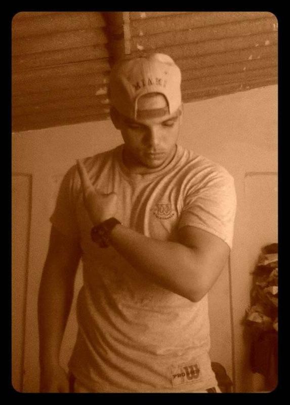 Date this happy Cuba man Adrian Macias S from Pinar Del Rio CU437