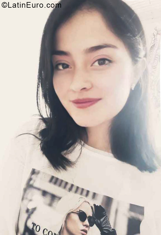 Date this gorgeous Colombia girl Sam from Bogota CO25059