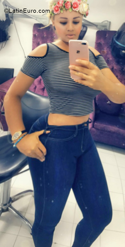Date this stunning Dominican Republic girl Marlenny from Santo Domingo DO33553