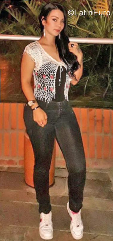 Date this nice looking Colombia girl Nata from Medellin CO24663