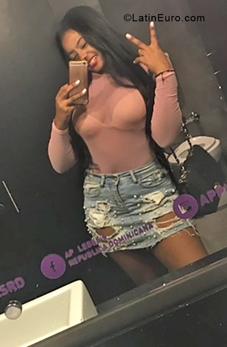 Date this beautiful Dominican Republic girl Mia from Santo Domingo DO33580