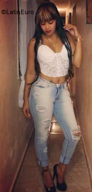 Date this foxy Dominican Republic girl Emely from Santo Domingo DO33594