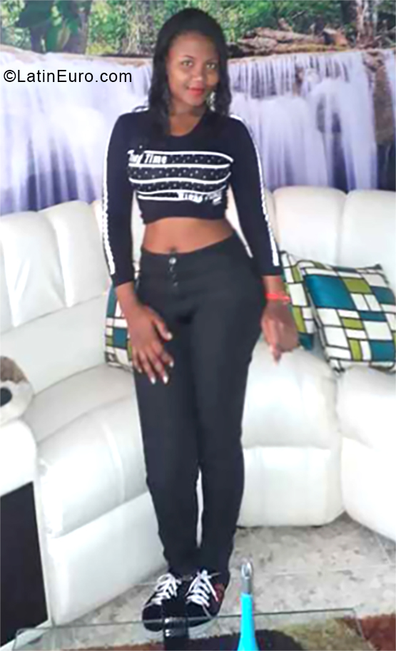 Date this lovely Colombia girl Yeni Ximena from Cali CO24683