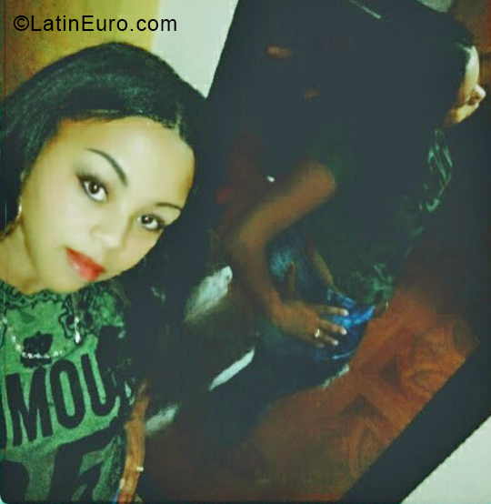 Date this fun Colombia girl Leidi from Buenaventura CO24710