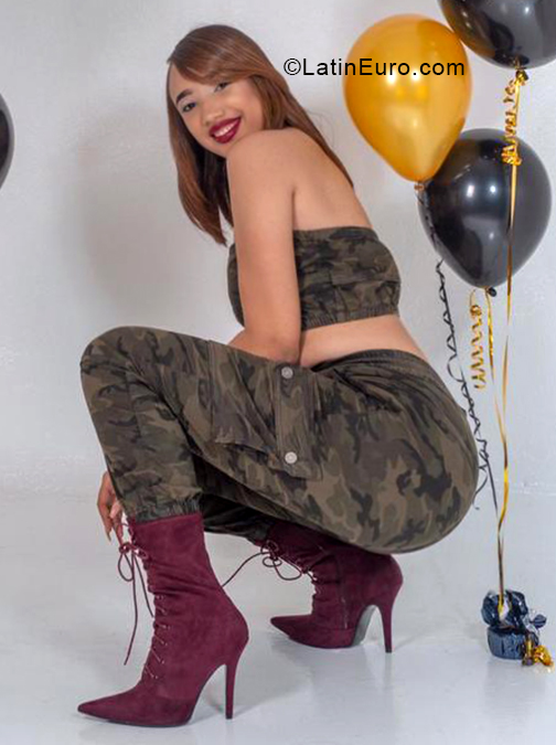 Date this hot Dominican Republic girl Celina from Santo Domingo DO33668