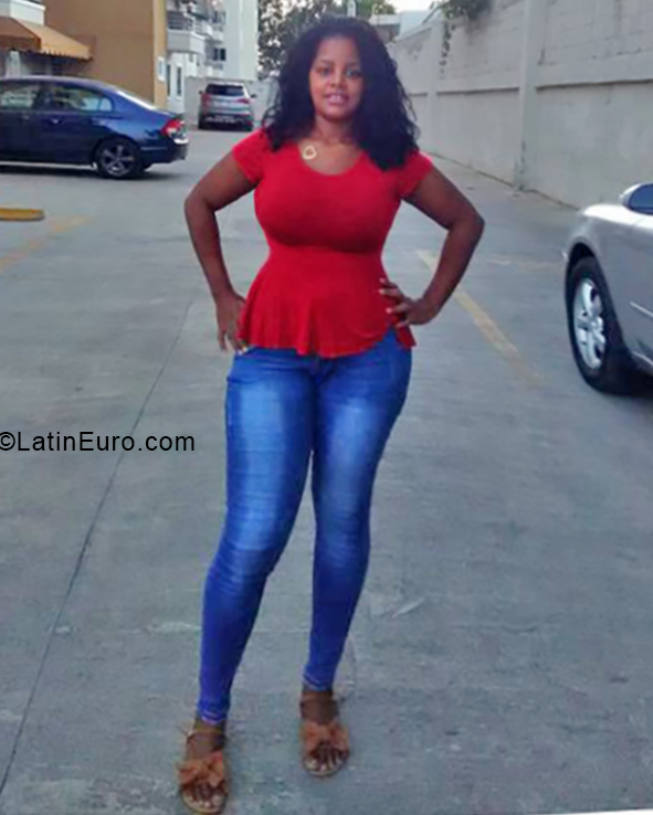 Date this foxy Dominican Republic girl Carolina from Santo Domingo DO34231
