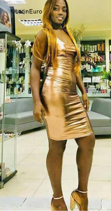 Date this attractive Dominican Republic girl Vivi from Santo Domingo DO33807