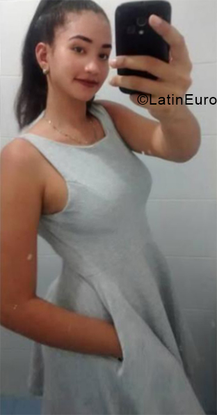 Date this happy Colombia girl Maria from Santa Marta CO24798