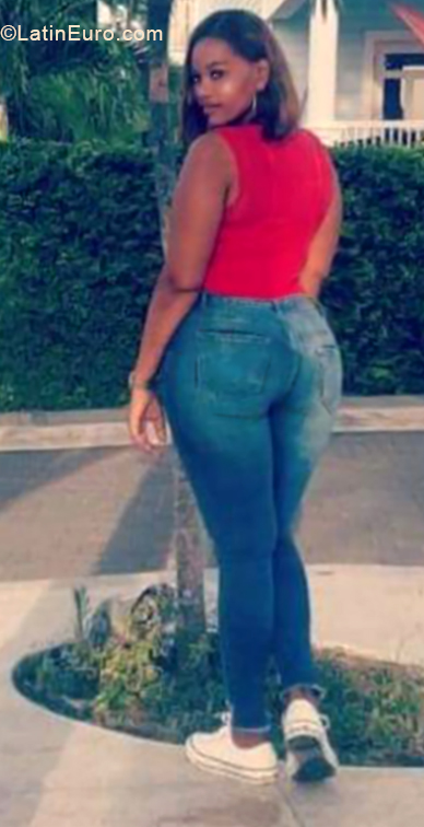 Date this stunning Dominican Republic girl Sonia from Sosua DO33876