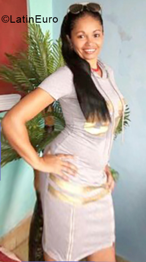 Date this hot Cuba girl Doris from Havana CU467