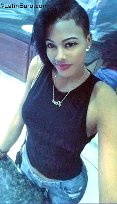 Date this foxy Dominican Republic girl Franchesca from San pedro de Macoris DO33892