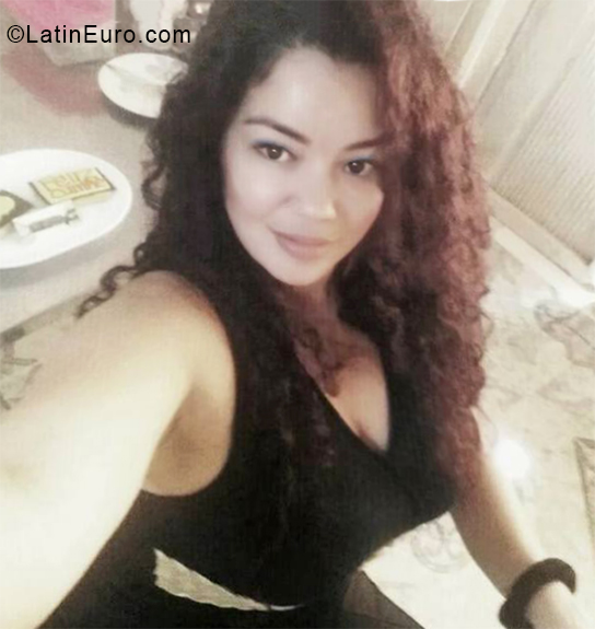 Date this delightful Colombia girl Veronica from Santa Marta CO24831