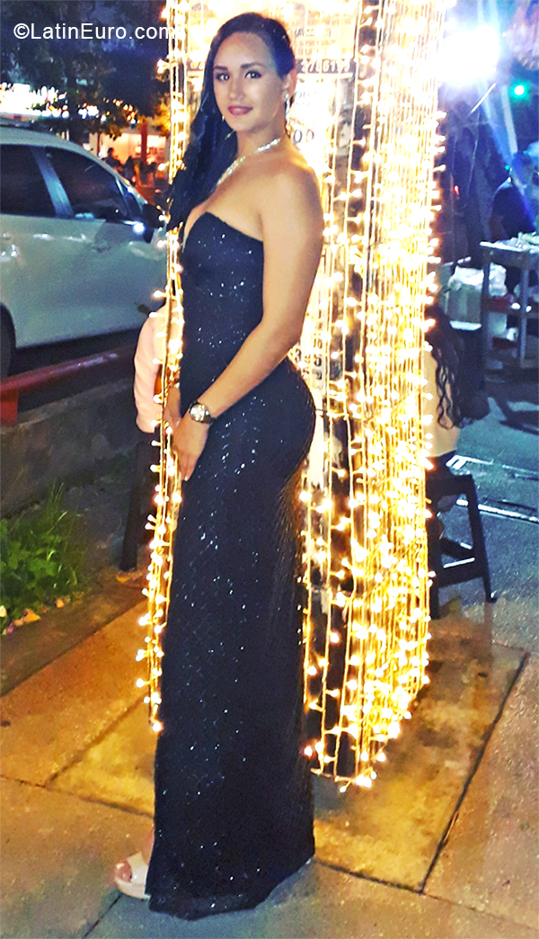Date this delightful Colombia girl Dayana from Cali CO24833