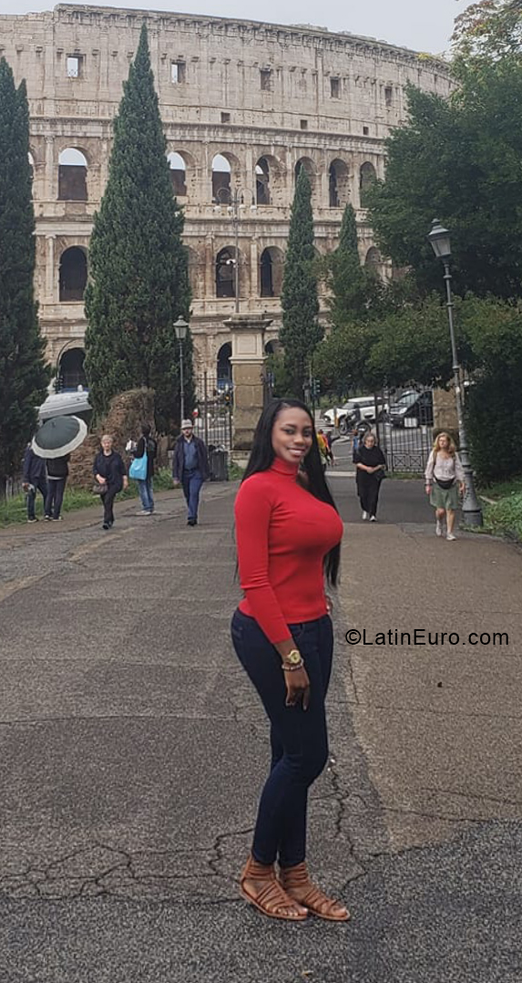 Date this georgeous Colombia girl Nayera from Cali CO24836