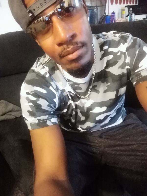 Date this charming United States man Randy from Stacy US19765