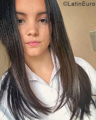 Date this pretty Dominican Republic girl Darlin from Santo Domingo DO33963