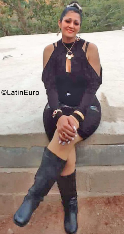 Date this tall Honduras girl Sagrario from Tegucigalpa HN2609