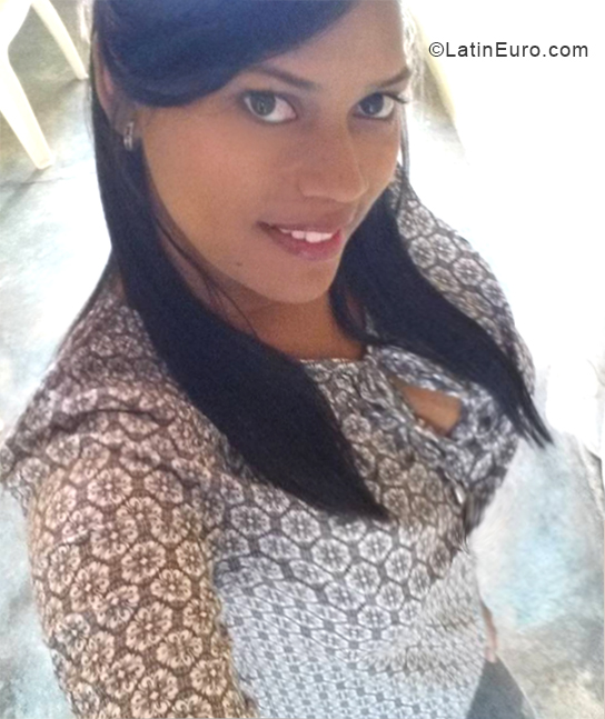 Date this foxy Dominican Republic girl Clara from Santo Domingo DO33983