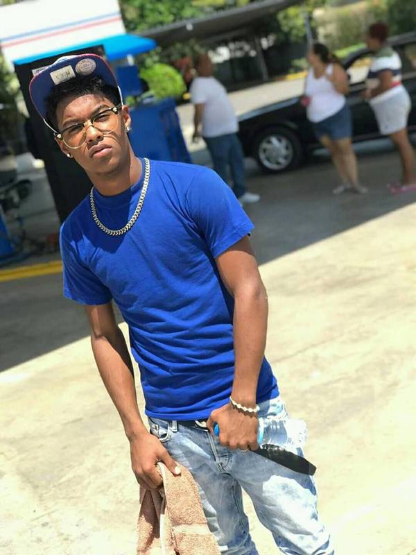 Date this tall Dominican Republic man Carlos from Santiago De Los Caballeros DO34016