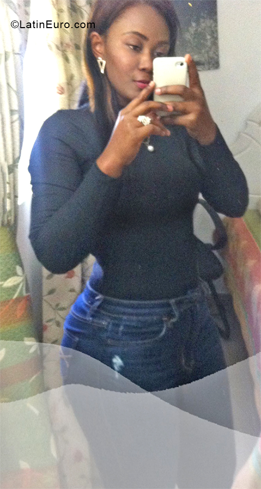 Date this attractive Dominican Republic girl Mechy from Santo Domingo DO34031