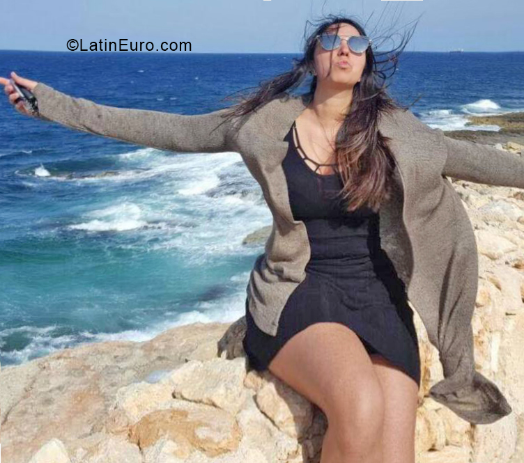 Date this stunning Colombia girl Lunita from Medellin CO24930