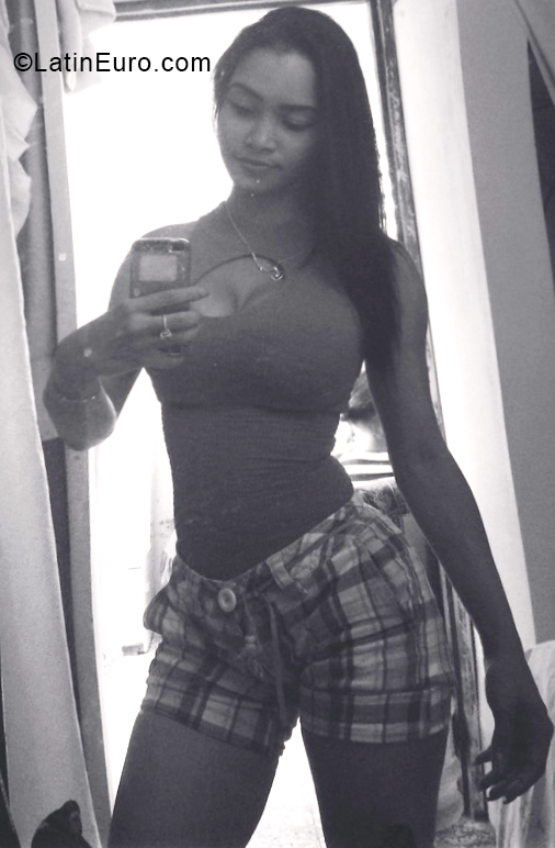 Date this young Dominican Republic girl Flor from Santo Domingo DO34230