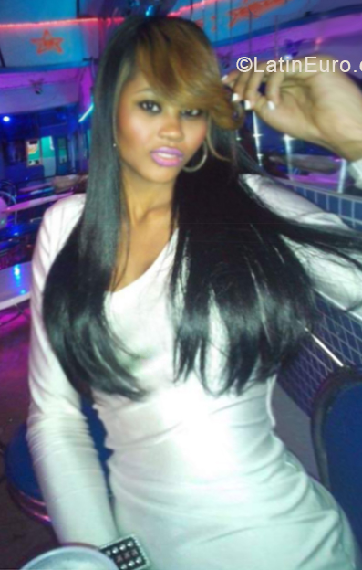 Date this lovely Dominican Republic girl Nicki from Santo Domingo DO34053