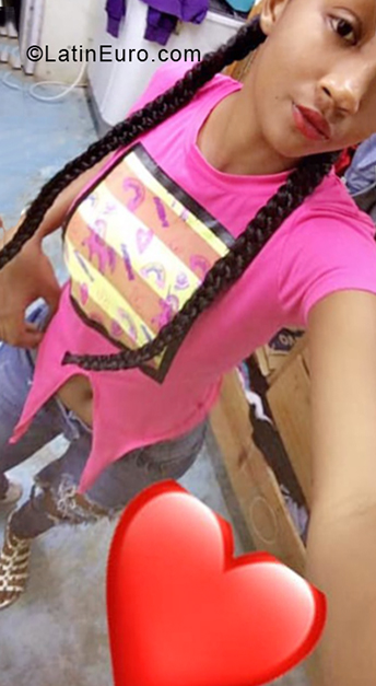 Date this hard body Dominican Republic girl Danylis from San Pedro De Macoris DO34063