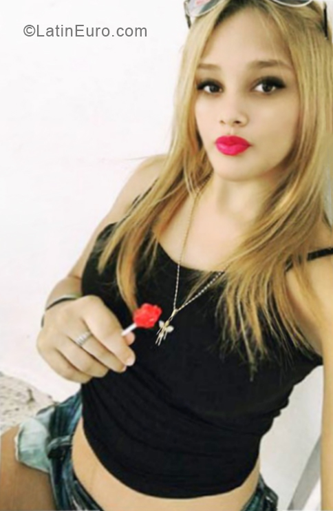 Date this voluptuous Dominican Republic girl Marlin from Santo Domingo DO34085