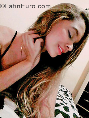 Date this tall Colombia girl Charlet from cali CO24972