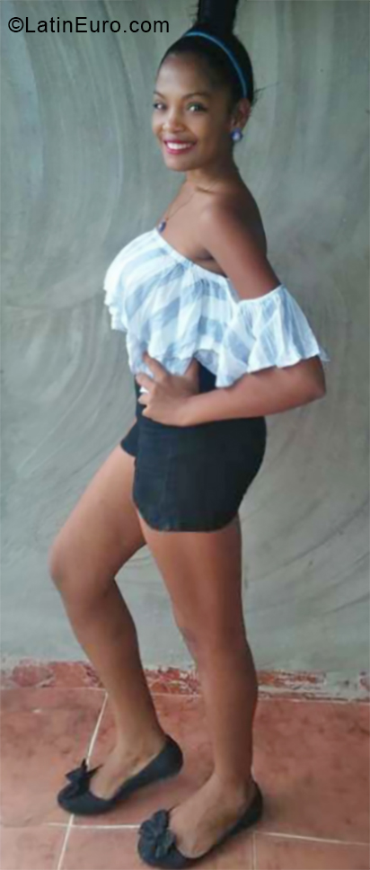 Date this voluptuous Dominican Republic girl Rosa from Hato Mayor Del Rey DO34092