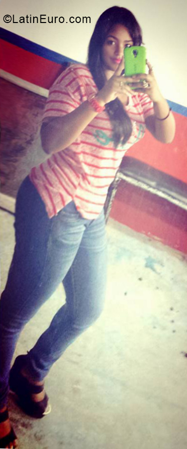 Date this foxy Dominican Republic girl Winy from Santo Domingo DO34118