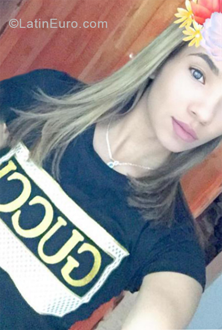 Date this athletic Dominican Republic girl Jatna from Santo Domingo DO34121