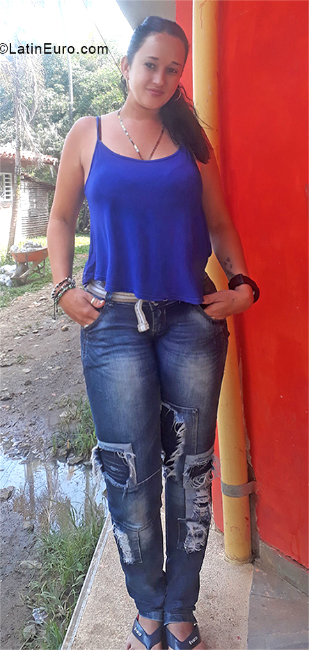 Date this young Colombia girl Marcela from Cali CO24995