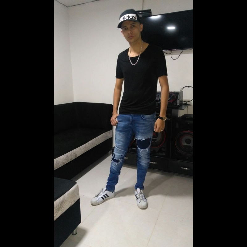 Date this charming Colombia man Braian from Pereira CO25009