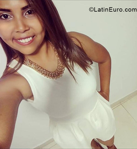 Date this sultry Colombia girl Colombiana from Bogota CO25104