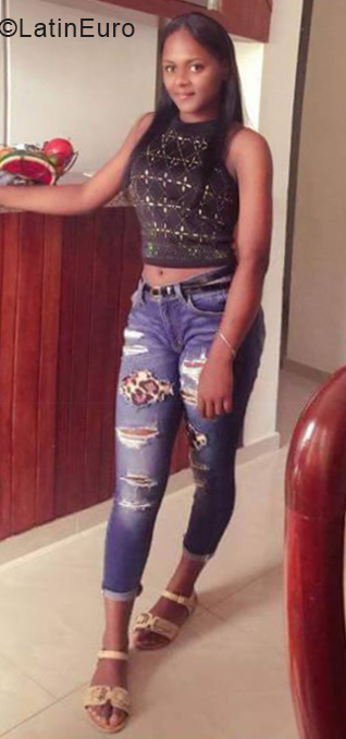 Date this fun Dominican Republic girl Yilenny from Santo Domingo DO34310