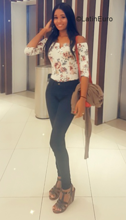 Date this happy Dominican Republic girl Isa from Santo Domingo DO34314