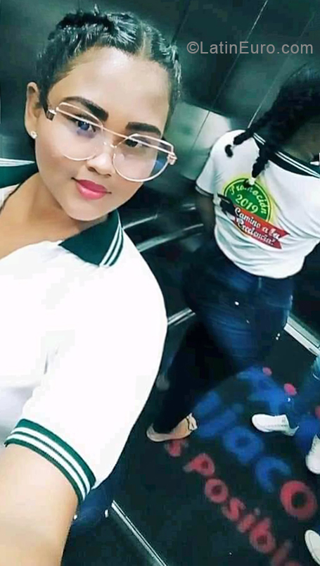 Date this sensual Colombia girl Yerle from Barranquilla CO25128