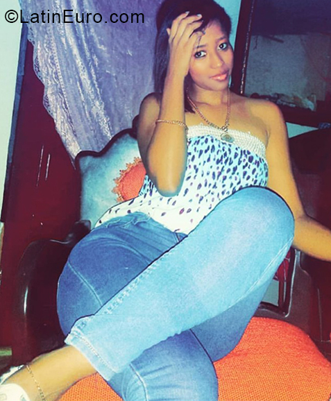 Date this young Dominican Republic girl Relyin from Santiago DO34344