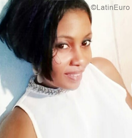 Date this nice looking Dominican Republic girl Santa from Santo Domingo DO34358