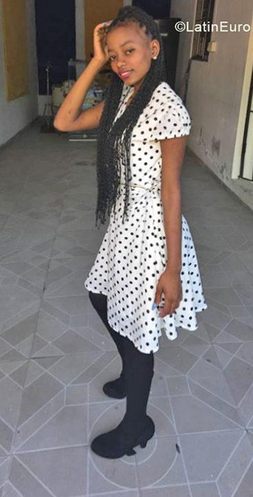 Date this foxy Dominican Republic girl Kenery from Bayaguana DO34385