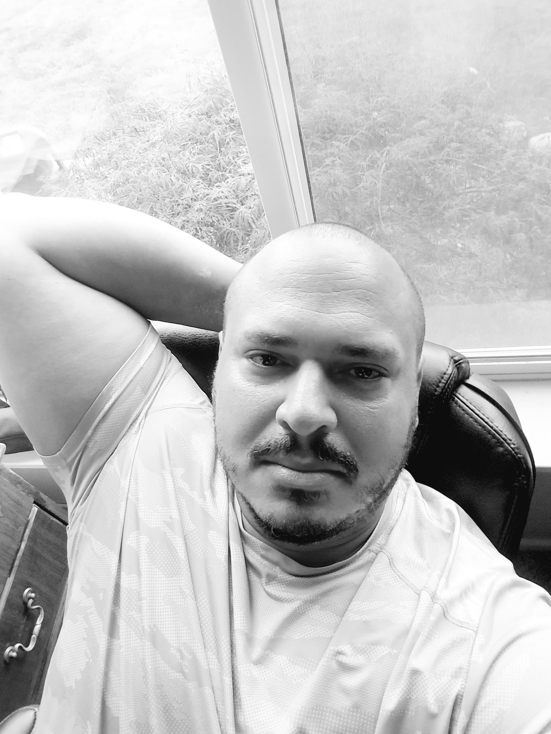 Date this tall United States man Capt Chadder from Puyallup US19872