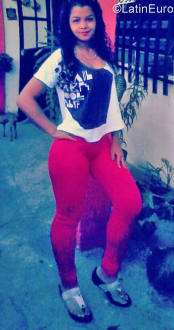 Date this attractive Venezuela girl Odaye from San Felipe VE2267