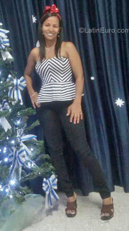 Date this foxy Dominican Republic girl Ofelia from Santiago DO34415