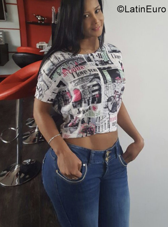 Date this cute Colombia girl Johanna from Bogota CO25173