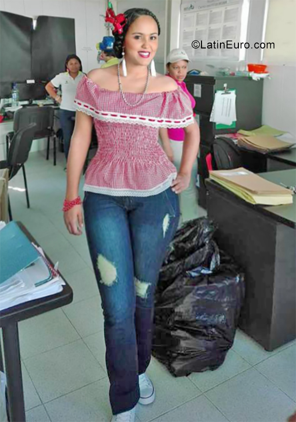 Date this happy Colombia girl Ana Cecilia from Barranquilla CO25193
