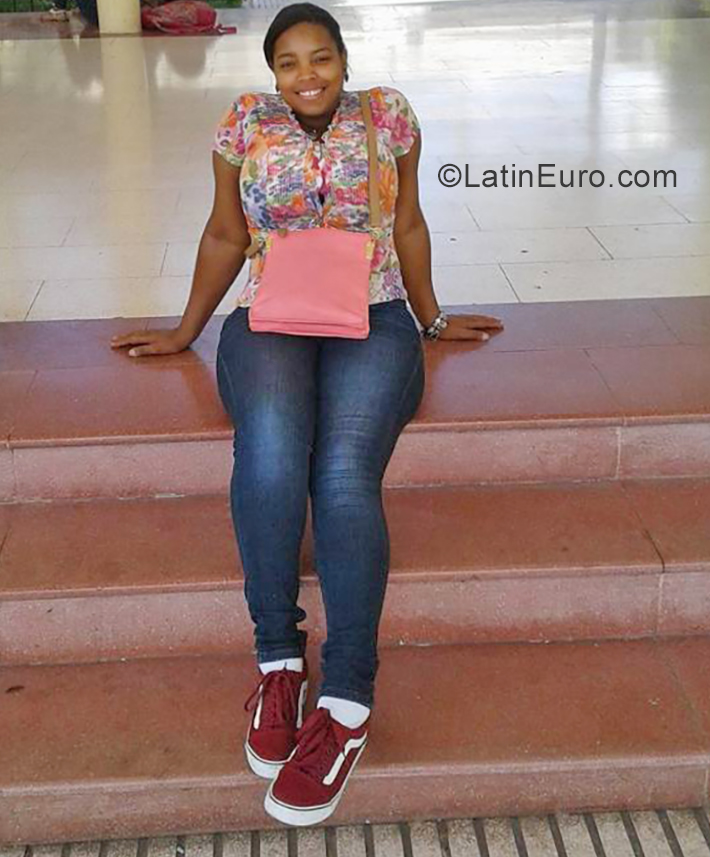 Date this nice looking Dominican Republic girl Rosanyela from Santo Domingo DO34460