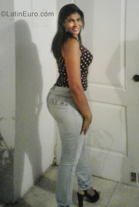 Date this attractive Venezuela girl La negra from Managas VE2281