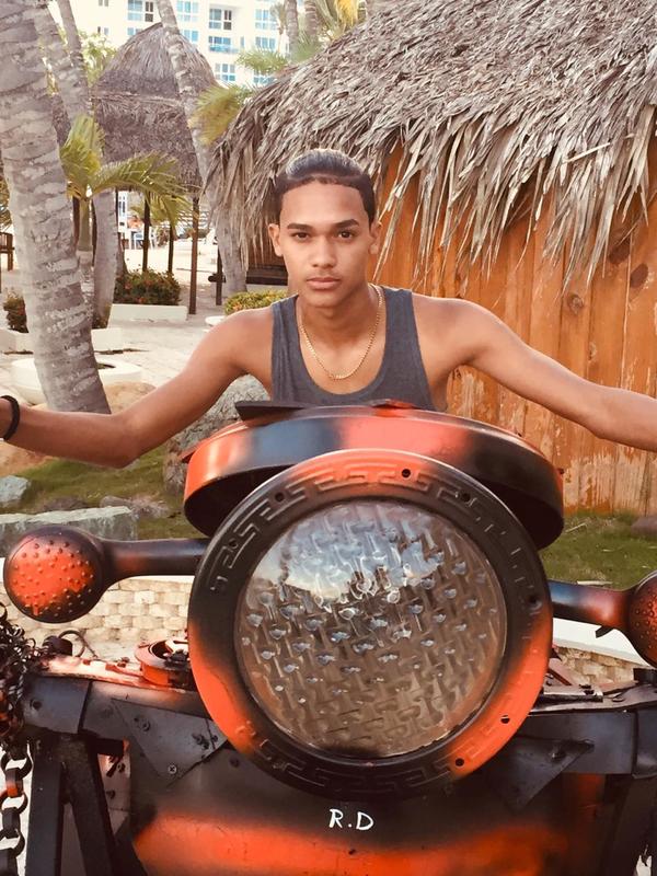 Date this tall Dominican Republic man Jose stiven from Santo Domingo DO34506